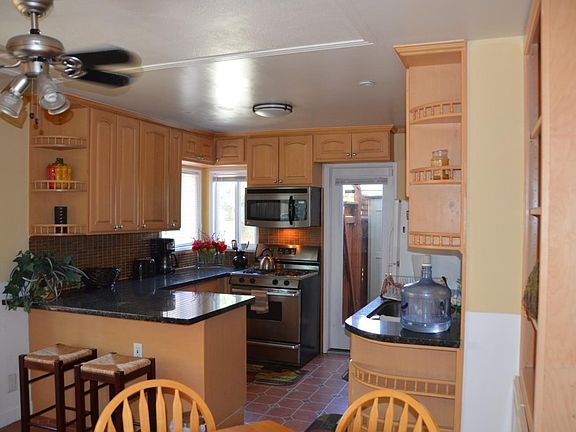 5th image of 851-853 E San Antonio St