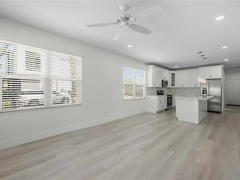 2203 N Blvd — Photo 22