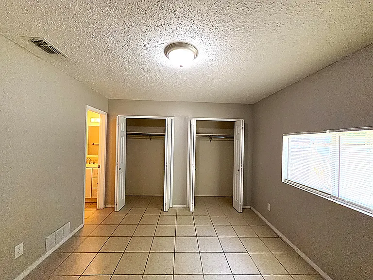 2105 Coach Dr — Photo 14