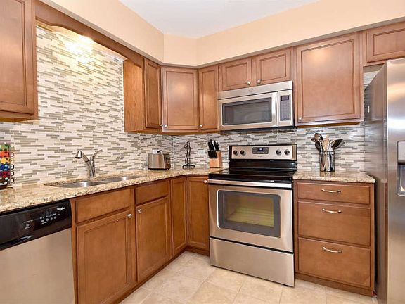5th image of 4900 Forest Ave APT 301