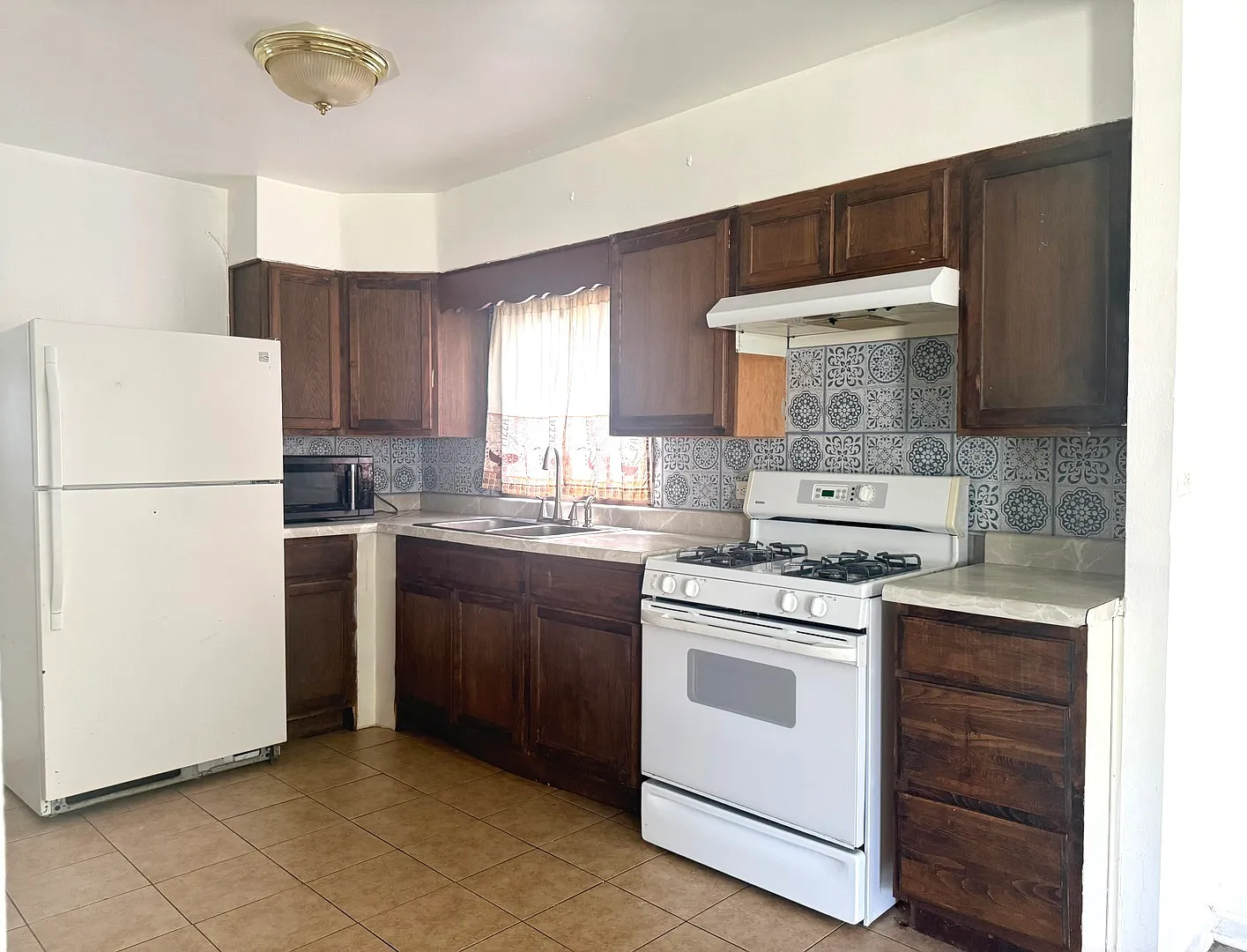 3 bed, 867 sqft, $2,150 — Photo 4