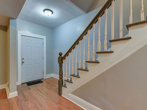 4th image of 16 Essex St