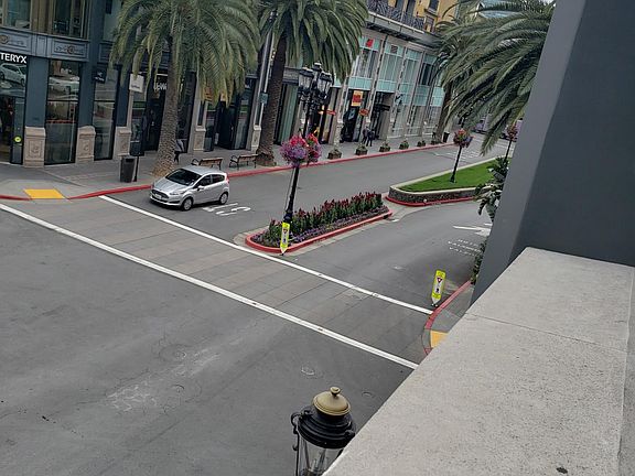 5th image of 333 Santana Row APT 251