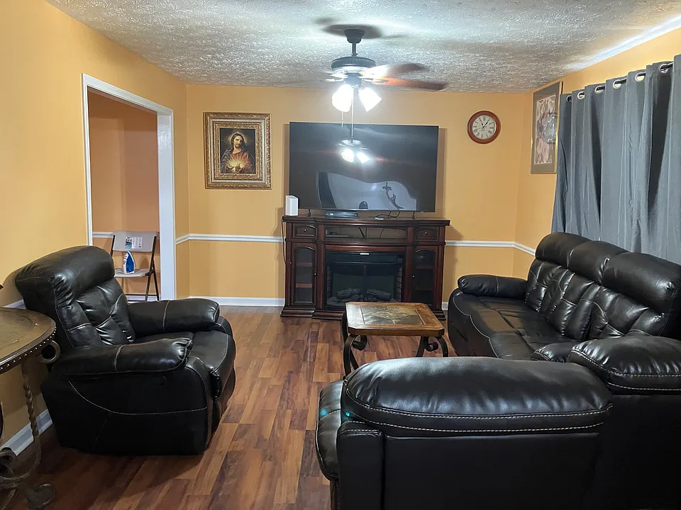 2557 Kings Way
