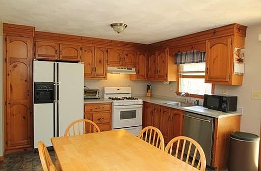 3rd image of 639 S Main St #639