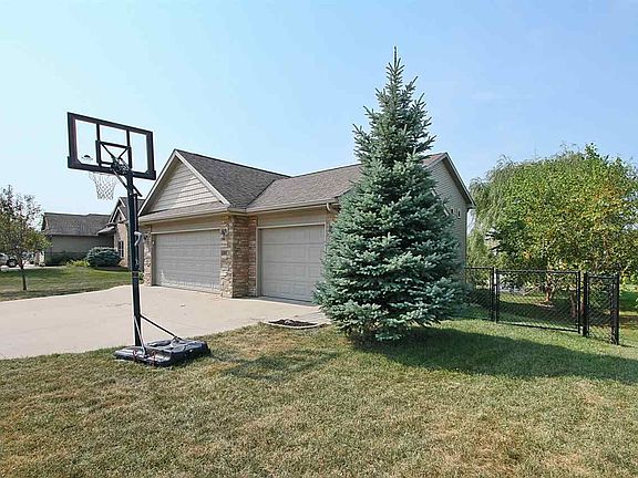 2nd image of 815 Wood Lily Rd