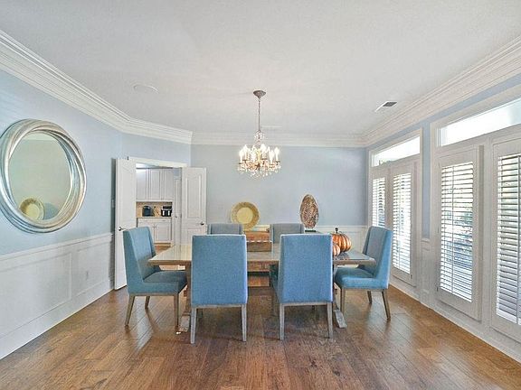 3rd image of 8863 Silverbark Dr