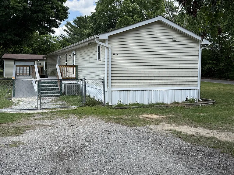 3719 Fountain Cir — Photo 3