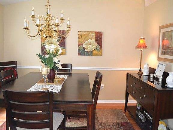 3rd image of 1522 Kinsman Way