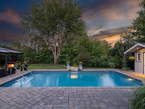 3rd image of 829 Willow Ave