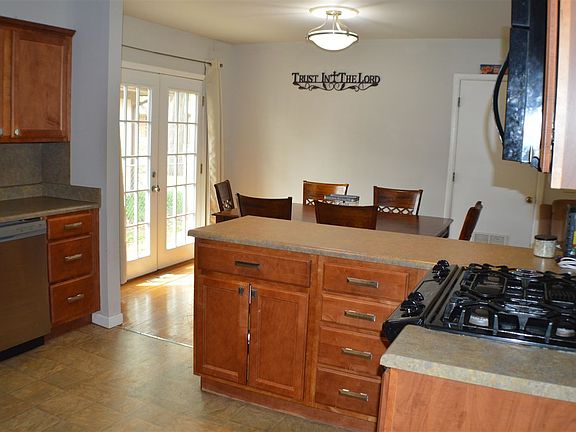 5th image of 116 S Ridge Dr