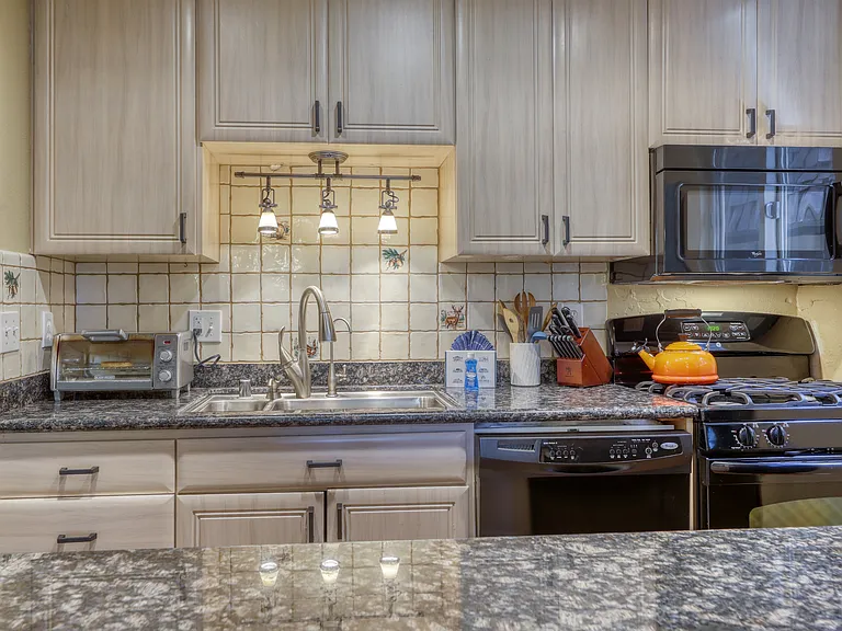 949 Harold Dr #22 — Photo 8