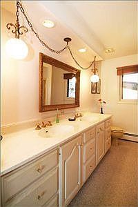 5th image of 2871 Manitou Dr NE