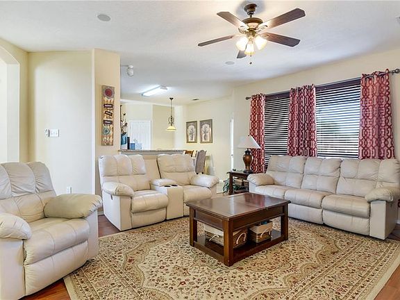 4th image of 11324 Creekwood Dr