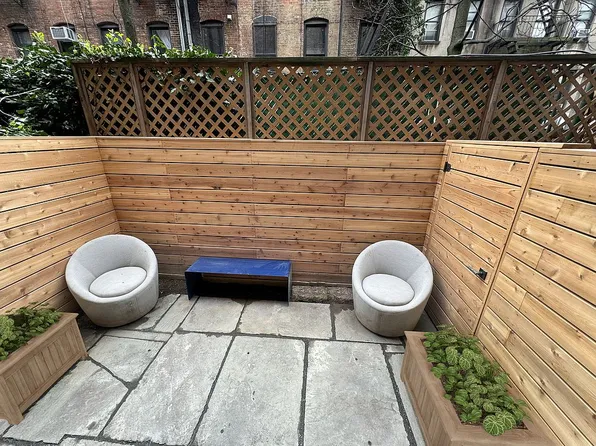 438 W 47th St APT 1B, New York, NY 10036