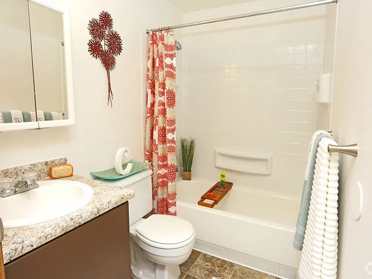 Crystal Springs Apartments — Photo 94