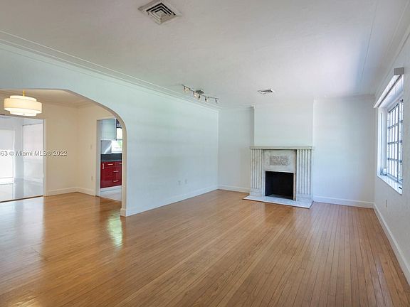 4th image of 510 NE 93rd St