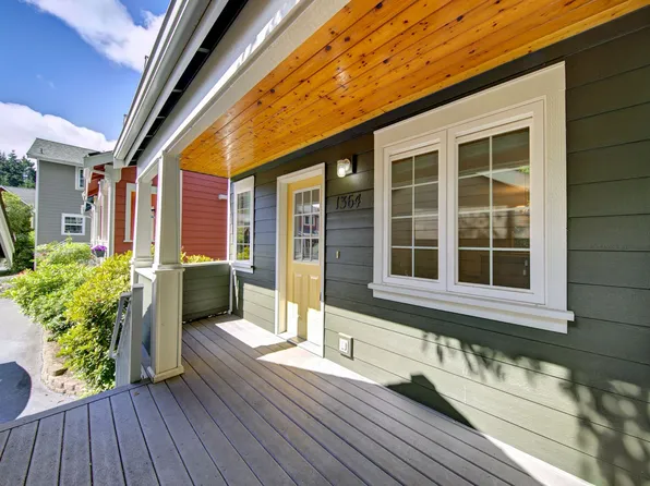 1364 Stonecress Ln NE, Bainbridge Island, WA 98110