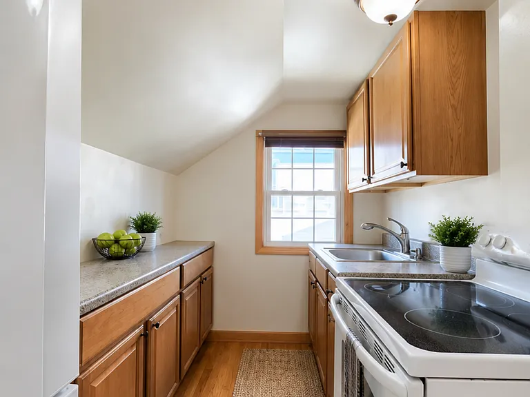 24 Washburn Pl #2 — Photo 5