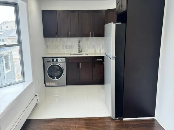 (undisclosed Address), Rockaway Park, NY 11694