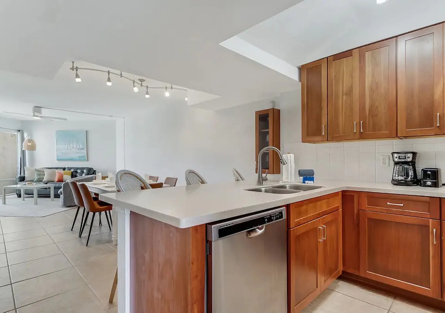 Crescent Beach Condo 2br/3ba, Wifi, Pool, Easy Beach Access — Photo 4
