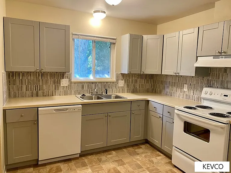 2413 Clearview Ave — Photo 12