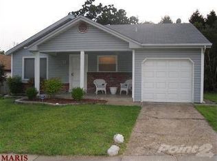 12061 La Padera Ln, Florissant, MO 63033