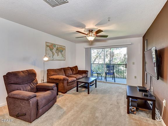 2nd image of 940 Village Trl Unit 6-210