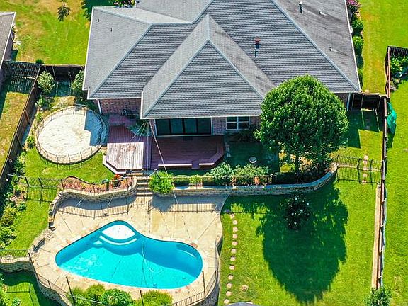 2nd image of 213 Heritage Ct