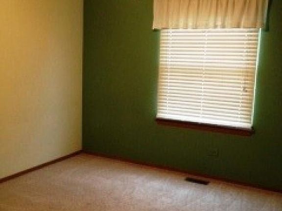 4th image of 683 Fairhaven Dr