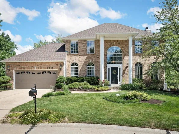 706 Season Heather Ct, Ballwin, MO 63021