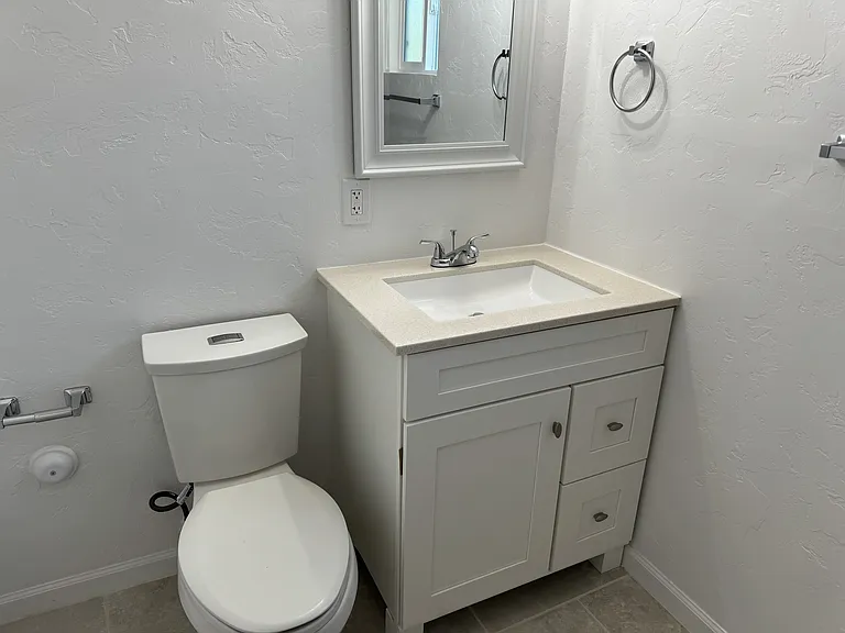 2205 E Blacklidge Dr — Photo 15