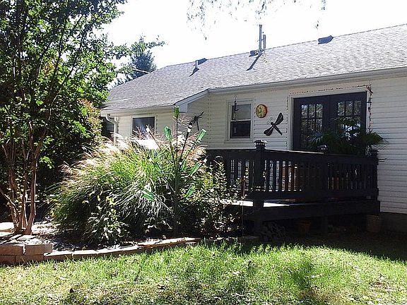 5th image of 520 Clearview St