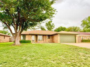 3503 Red Oak Ln, Plainview, TX 79072