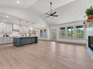 35 S Cheshnut Dr, Bella Vista, AR 72714