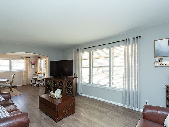 5th image of 3111 N Garden Ave