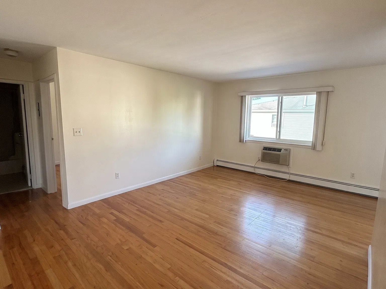 1 bed, 617 sqft, $2,300 — Photo 3