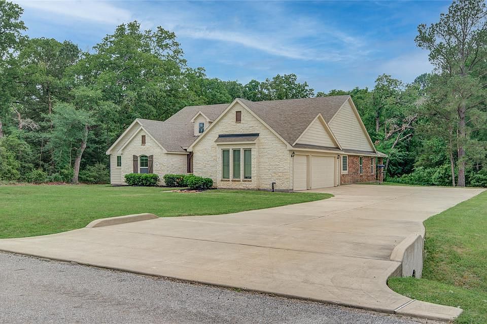 1st image of 11 Willow Oaks Ct
