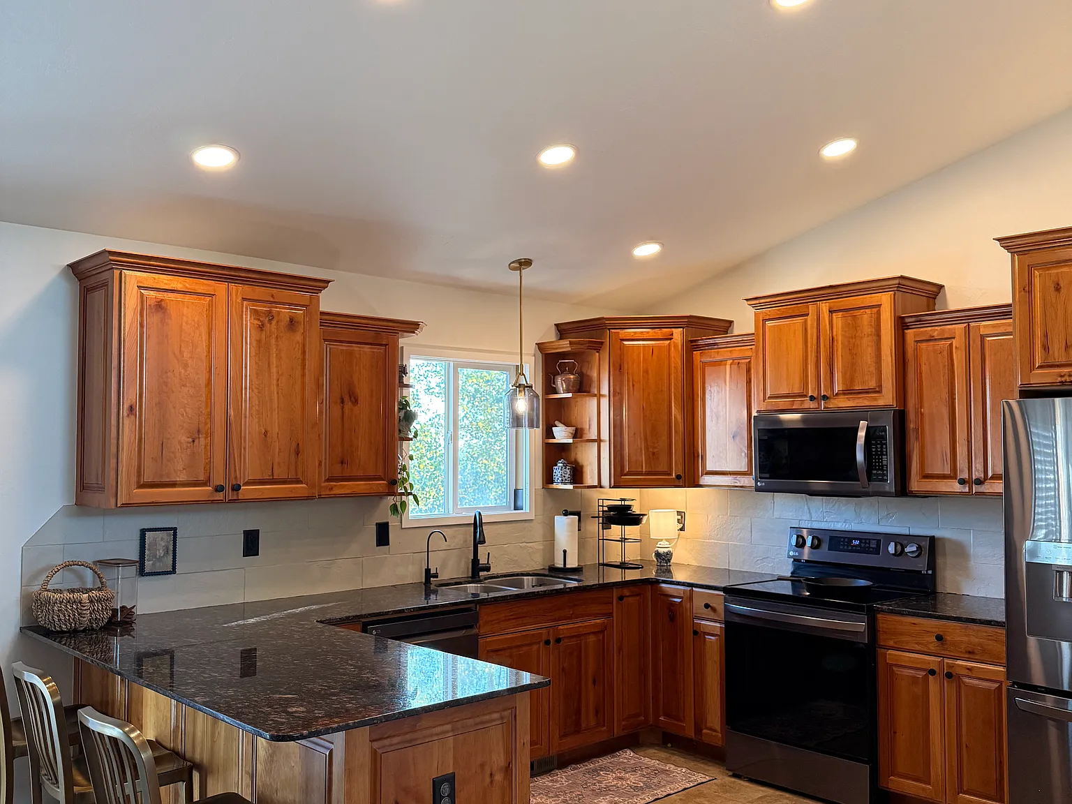 5 bed, 3252 sqft, $3,300 — Photo 4