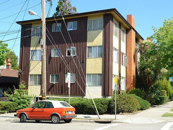 3rd image of 2546 Warring St #3B-2Ba-1200Sqft