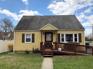 3 E Wood St, Waterford, CT 06385