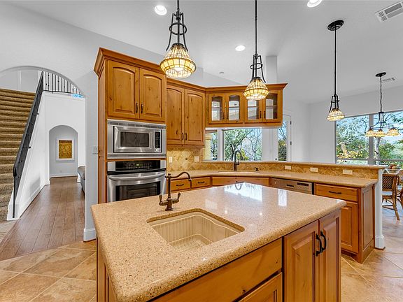 3rd image of 413 Rock House Dr