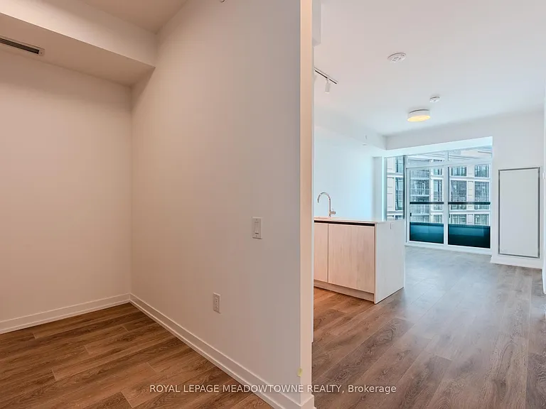 2485 Eglinton Ave W #913 — Photo 2