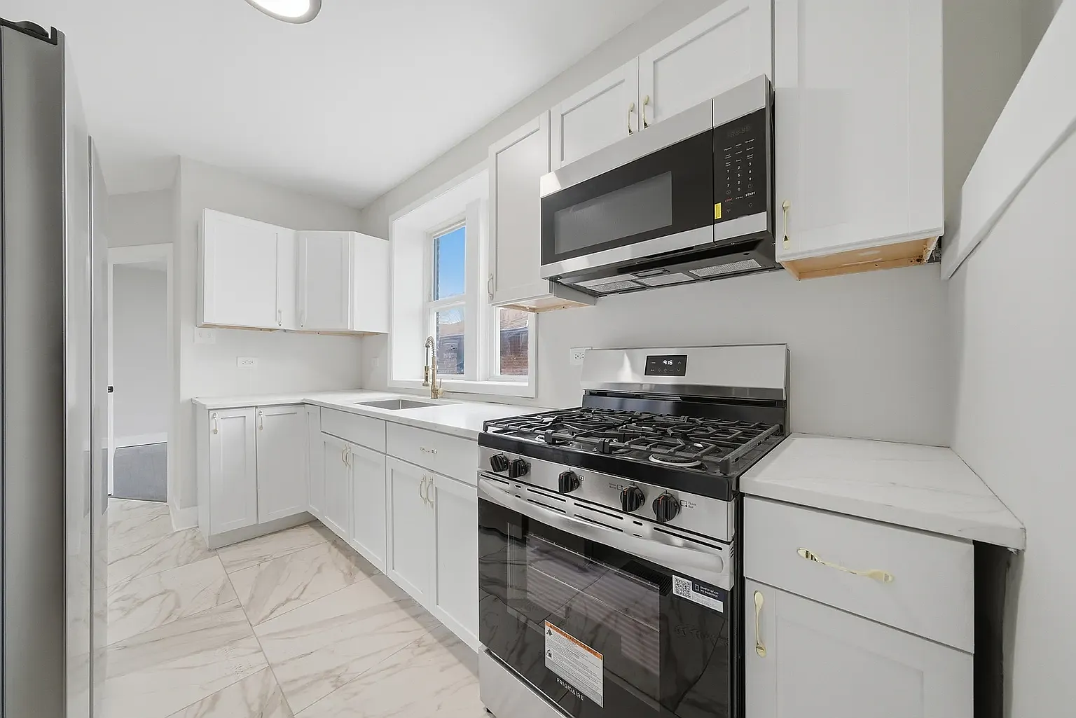 6623 S Vernon Ave — Photo 2