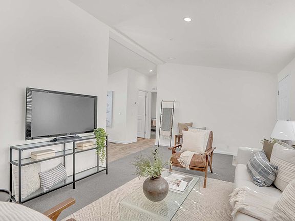 3rd image of 3572 N Blythe Ave #137