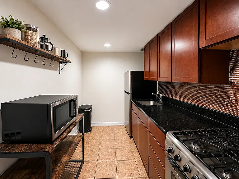 304 W 92nd St #1P — Photo 4