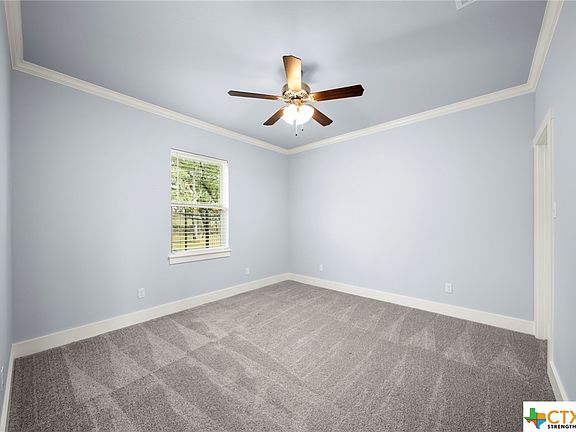 5th image of 8 Lakeview Dr