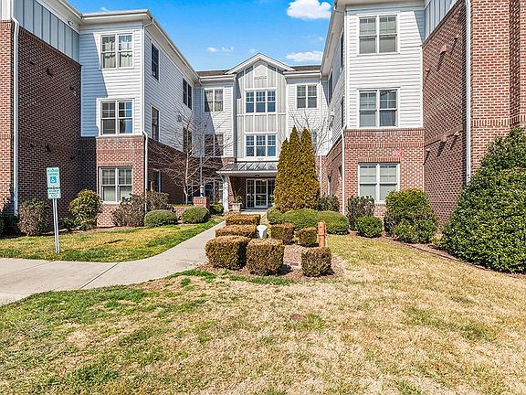 3rd image of 1202 Waterford Lake Dr
