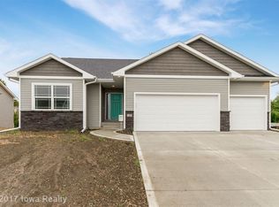 153 15th Ave NW, Altoona, IA 50009