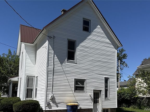 3rd image of 65 Lewis St